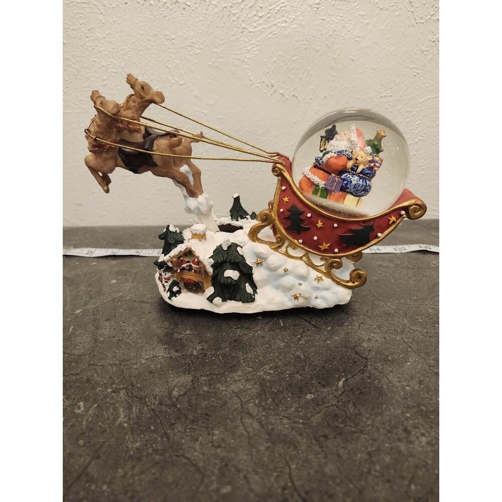 Vintage International Bazaar Santa's Sleigh WaterGlobe Musical Animated‎ Deer